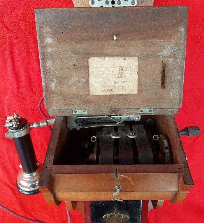 305.jpg (7423 bytes)