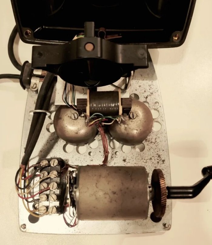 n1073a.jpg (8484 bytes)